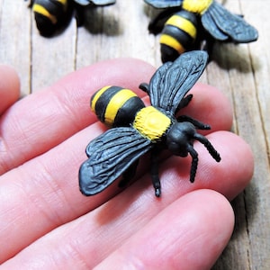 MINIATURE Bumble Bee Figurine Insect Animal Mini Figure Terrarium Dollhouse Diorama Small Tiny Fairy Garden Miniatures Honey Bees Bumblebee