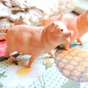 Pig MINIATURE FARM ANIMAL Figurines Figures Pigs Piglet Plastic Fairy Garden Dollhouse Diorama Terrarium Supply Small Toy Minifigures Ranch