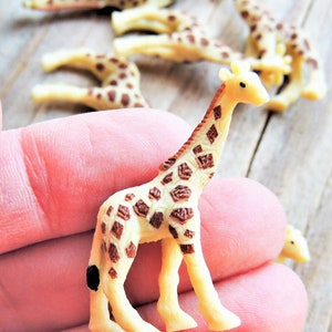 MINIATURE GIRAFFE: ANIMAL Figure Figurine Dollhouse Diorama Terrarium Supplies Small Tiny Miniatures For Fairy Garden Micro Mini Safari Zoo