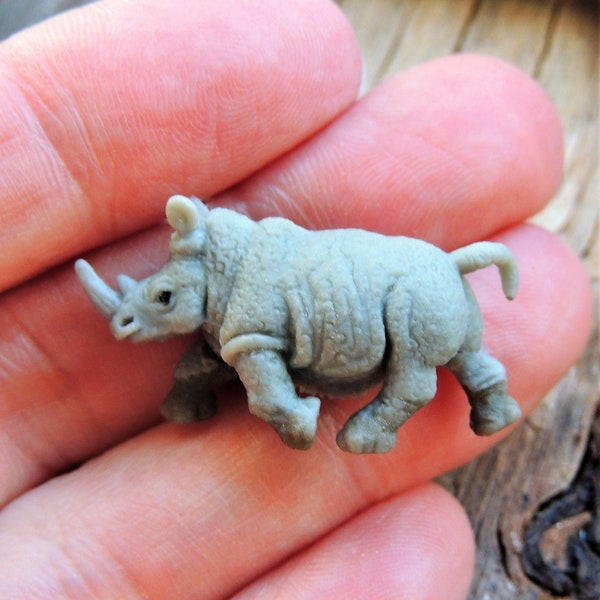 MINIATURE ANIMALS RHINO Micro Mini Rhinos Figurine Figure Dollhouse Diorama Terrarium Supplies Small Tiny Miniatures Fairy Garden Safari Zoo