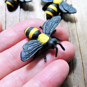 MINIATURE Bumble Bee Figurine Insect Animal Tiny Mini Figure Terrarium Dollhouse Diorama Fairy Garden