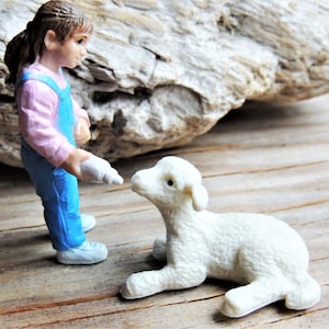 MINIATURE PEOPLE ANIMAL Figurines Little Girl and Lamb Miniatures Mini Farm Animal Plastic Figure Fairy Garden Dollhouse Diorama Terrarium