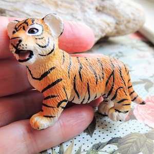 Large MINIATURE Bengal Tiger Cub Animals Figure Figurine Dollhouse Fairy Garden Diorama Terrarium Supply Miniatures Model Realistic Safari