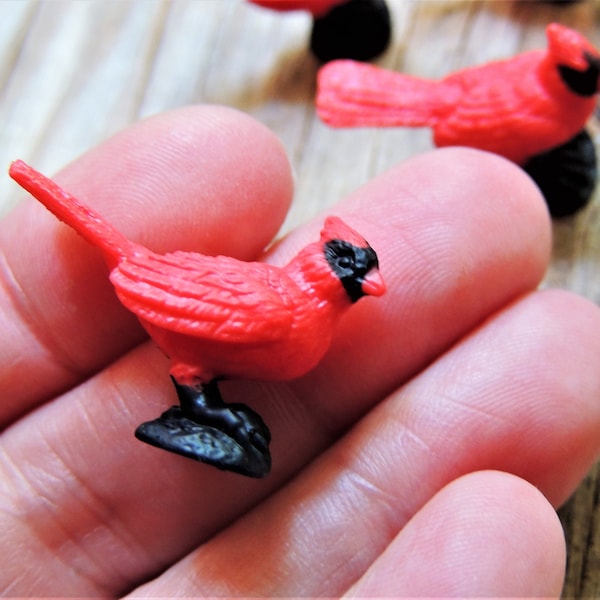 TINY MINIATURE CARDINAL: Birds Animals Figure Dollhouse Diorama Terrarium Supplies Small Micro Miniatures For Fairy Garden Crafts Dolls Soft