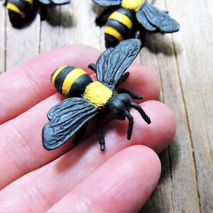 MINIATURE Bumble Bee Figurine Insect Animal Mini Figure Terrarium Dollhouse Diorama Small Tiny Fairy Garden Miniatures Honey Bees Bumblebee