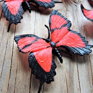 MINIATURE BUTTERFLY Insect Animal Figures Figurines Fairy Garden Terrarium Dollhouse Diorama Supply Mini Small Craft Red Plastic Miniatures