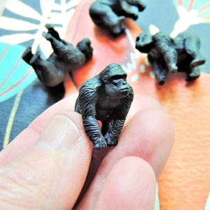 MINIATURE GORILLA Animals Figurine Figure Fairy Garden Dollhouse Diorama Terrarium Supply Small Tiny Miniatures Zoo Safari 1:12 Micro Minis