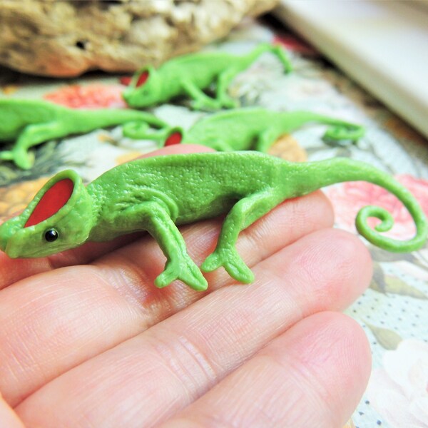 MINIATURE CHAMELEON Animal Figure Figurine Lizard Fairy Gardens Dollhouse Diorama Terrarium Supply Small Mini Reptile Plastic Miniatures