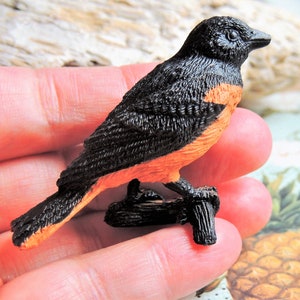 MINIATURE BIRD ORIOLE Animals Figures Figurine Dollhouse Fairy Garden Diorama Terrarium Supply Small Mini Plastic Miniatures Model Toy Small