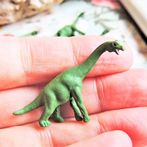 MINIATURE DINOSAUR Brachiosaurus Figurine Figure Fairy Garden Dollhouse Diorama Terrarium Supply Small Mini Tiny Dino Miniatures Resin Craft