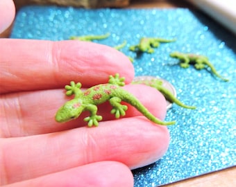 Tiny GECKO MINIATURE Animal Figures Figurines Lizard Reptile Dollhouse Fairy Garden Diorama Terrarium Supply Small Mini Animals Miniatures