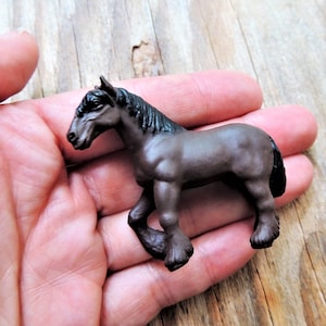 Horse MINIATURE FARM ANIMALS Figures Figurine Fairy Garden Dollhouse Diorama Terrarium Small Craft Supply Plastic Miniatures Mini Animal