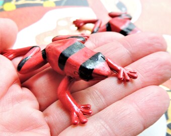 MINIATURE Red Black Poison Dart Frog Animal Figures Figurine Terrarium Fairy Garden Dollhouse Diorama