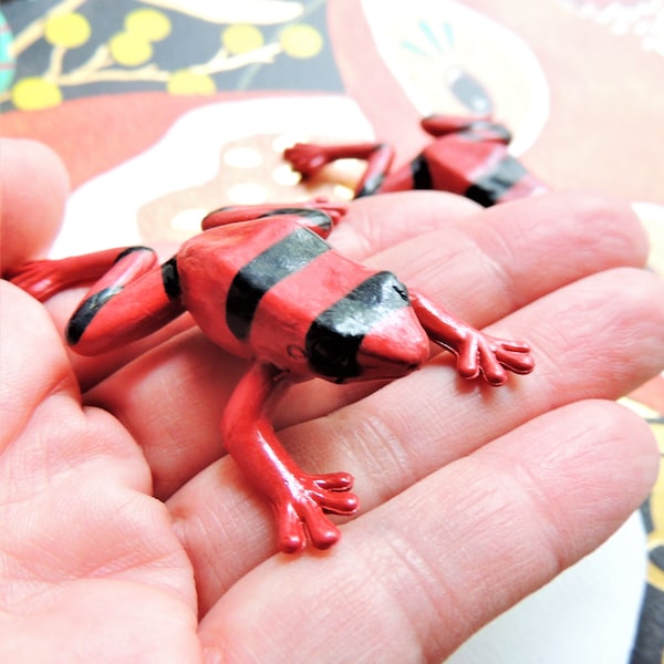 MINIATURE FROG Animal Figures Figurine Terrarium Fairy Garden Dollhouse Diorama Supply Small Mini Rainforest Poison Dart Frogs Red Black