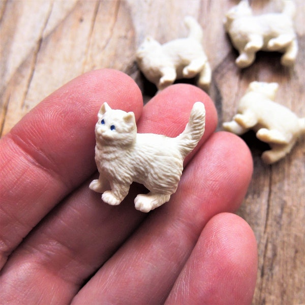 MINIATURE CAT Dollhouse Mini White Cat Farm Animal Figure Figurine Diorama Terrarium Supplies Small Tiny Miniatures For Fairy Garden Kitten