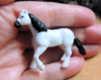 HORSE MINIATURE Black & White Figure Figurine Fairy Garden Dollhouse Diorama Terrarium Small Craft Supply Miniatures Mini Farm Animals Horse