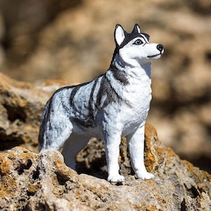 Siberian Husky DOG FIGURINE For Wedding Cake Topper Large MINIATURE Animals Figure Dog Eating Cake Diorama Supply Plastic Model Safari Ltd