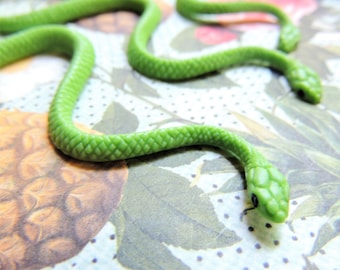 Dollhouse Miniature Green Coiled Resin Snake in Box with Grass
