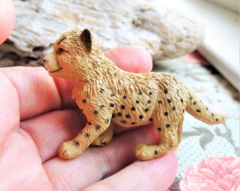 Large MINIATURE Cheetah Cub Animals Figure Figurine Dollhouse Fairy Garden Diorama Terrarium Supply Miniatures Model Realistic Zoo Safari