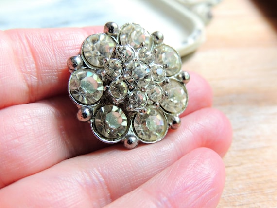 Broche Ancienne Fantaisie - Fleur Avec Brillants Dorée - Occasion - Sans Marque