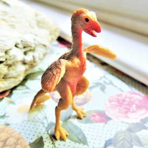 MINIATUR DINOSAURIER Caudipteryx Tierfiguren Figur Fee Gärten Puppenhaus Diorama Terrarium Kleine Dino Miniaturen Minifigur Modell
