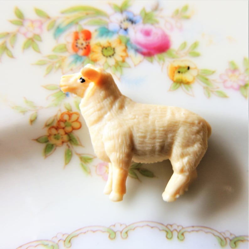 Dollhouse 3 Toy White Horse Figures Micro-Mini Miniature