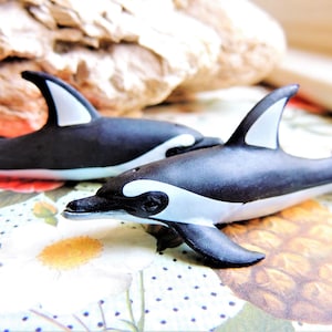 DOLFIJN MINIATUUR dieren Pacific witzijdige dolfijnen figuur beeldje poppenhuis sprookjestuin diorama terrarium mini zee oceaan miniaturen