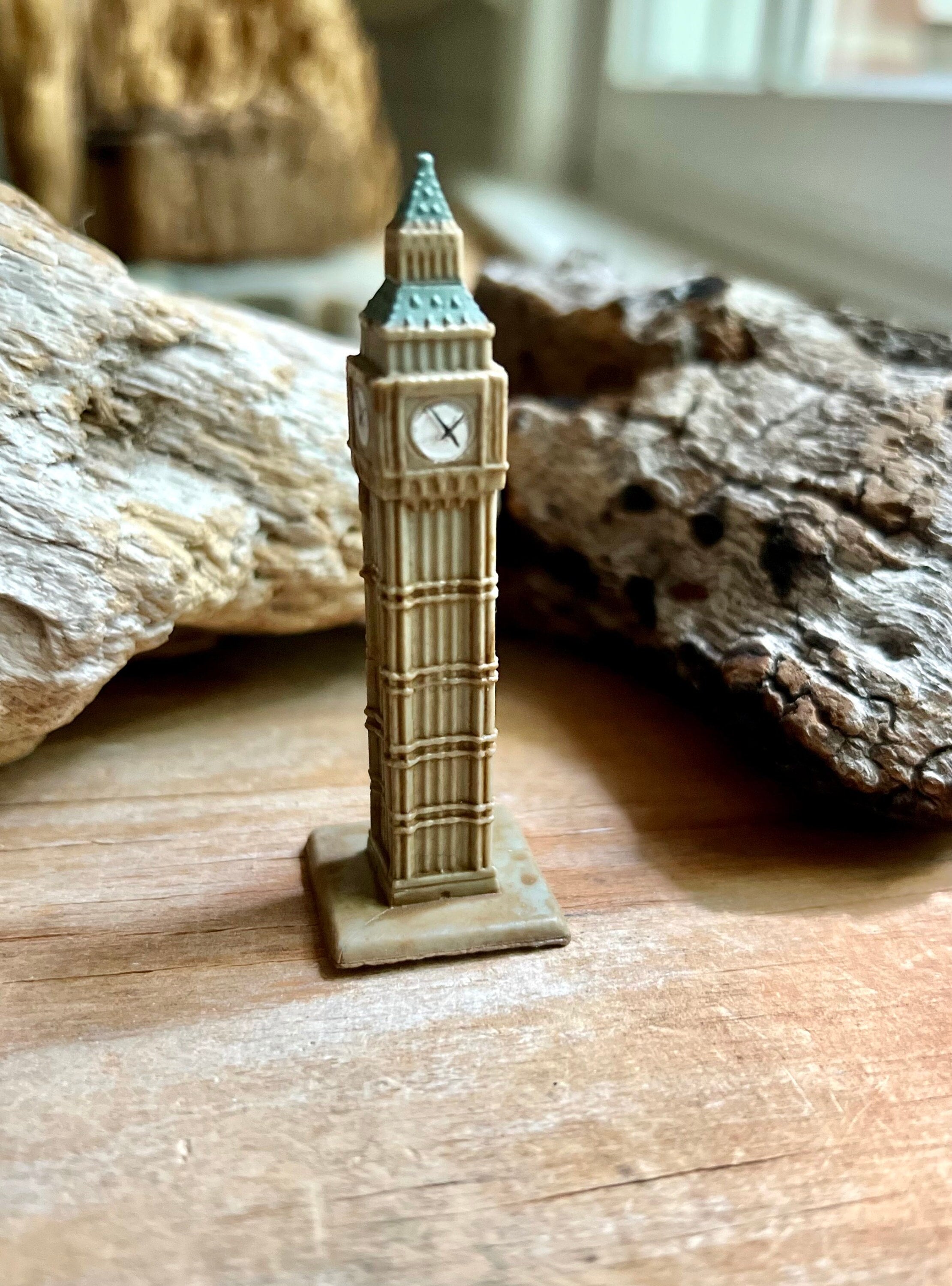 MINIATURE BIG BEN Landmark London Plastic Figures Figurines