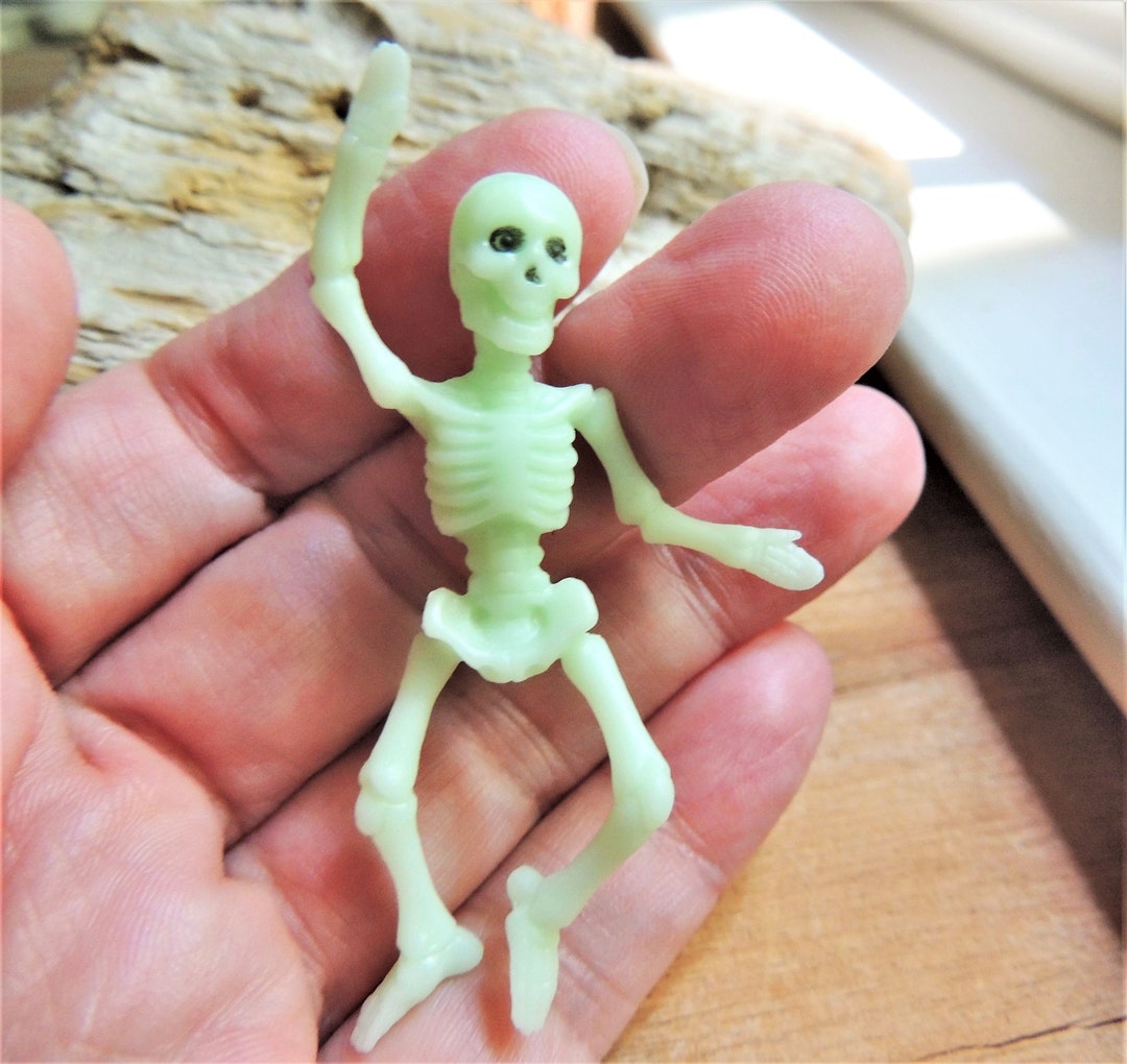 MINIATURA: Figurina di Halloween a forma di scheletro che si