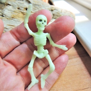 MINIATURE: Glow In The Dark Skeleton Halloween Figurine Mini Figures Dollhouse Diorama Terrarium Fairy Garden Miniatures For Haunted House