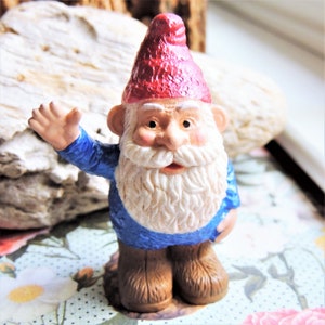 Large MINIATURE GNOME Figurine Figure Fairy Garden Diorama Terrarium Dollhouse Plastic Miniatures Model Fantasy Accessory Couple Gnomes Toy