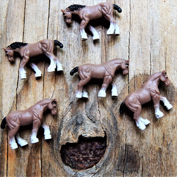 Brown Mini Horse Farm Animals Figure Fits 1//12 Dollhouse Micro Landscape