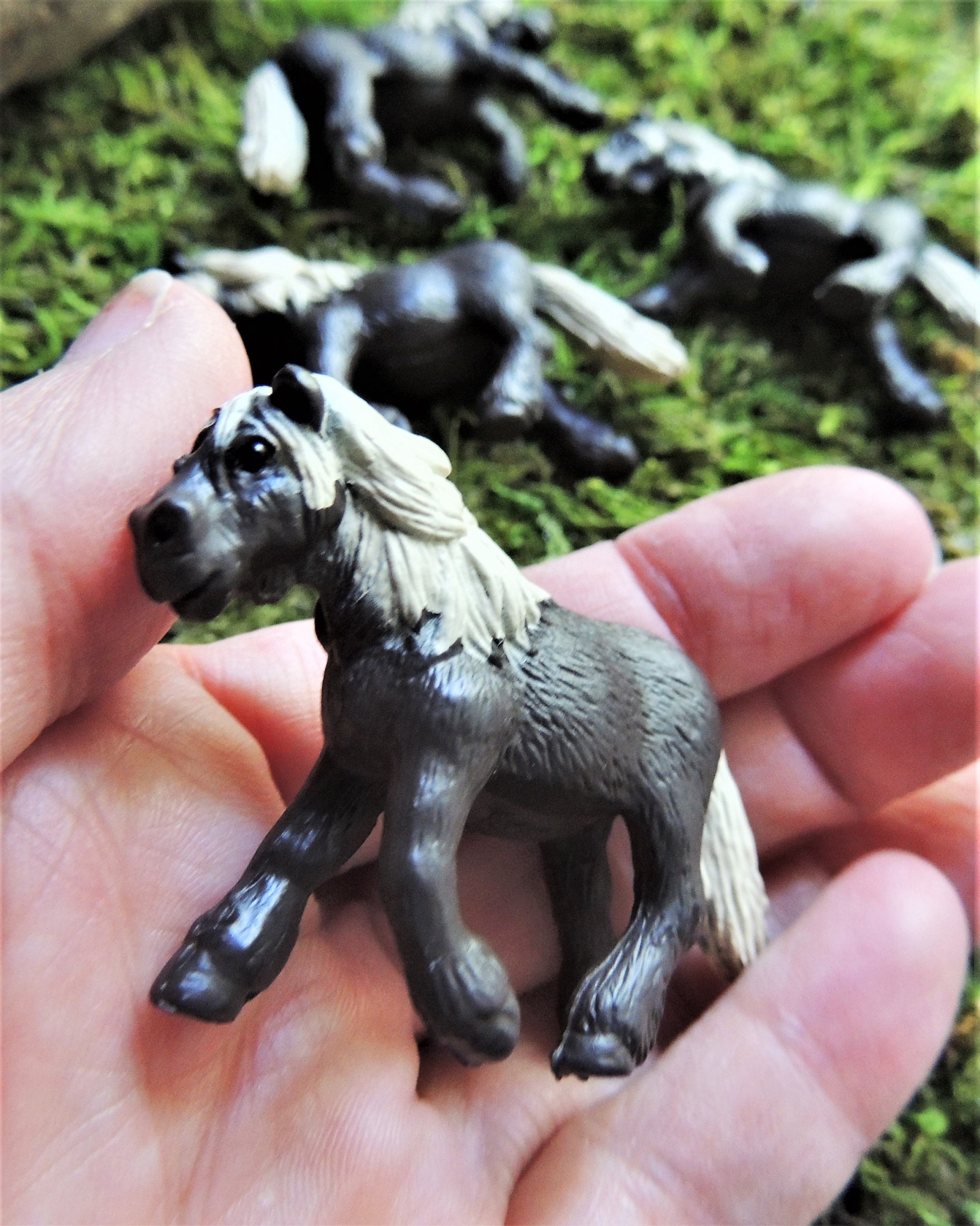 small horse figurines plastic
