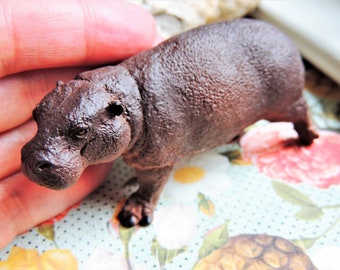 Large MINIATURE PYGMY HIPPO Hippopotamus Animal Figure Figurine Fairy Garden Diorama Dollhouse Terrarium Plastic Miniatures Model Safari Zoo