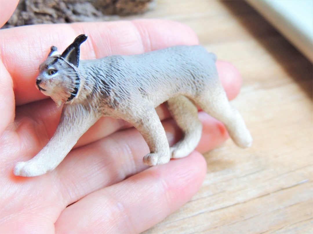 MINIATURE CANADA LYNX Animals Figure Figurine Dollhouse Diorama