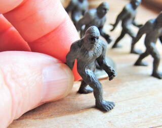 Miniatura Lil' Bigfoot Friends Con Fata – Statuina Da Giardino In Resina, Tema Sasquatch