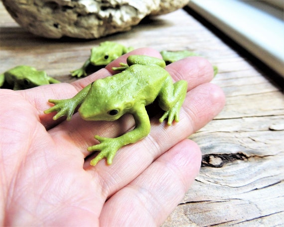 FROG MINIATURE ANIMALS Plastic Animal Figures Figurine Dollhouse Diorama  Terrarium Fairy Garden Supplies Small Art Craft Supply Mini Frogs 