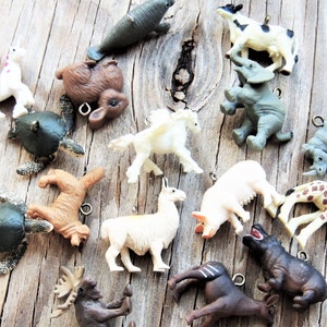 ANIMAL CHARM Tiny Animal Charms For Bracelet Cell Phone Planner Charm Jewelry Safari Llama Moose Dog Cat Pig Unicorn Giraffe Cute Clip On