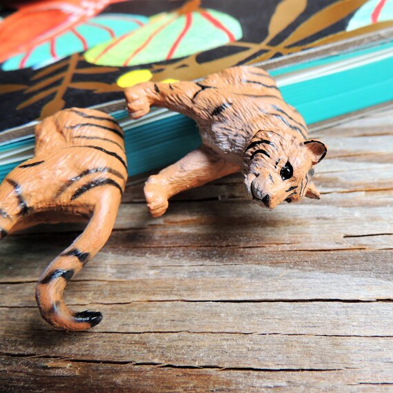 tiger paper clips