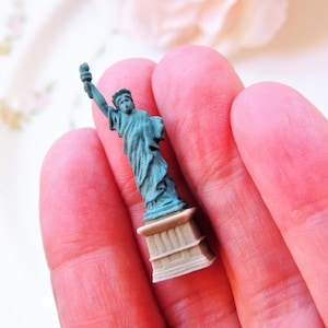 MINIATURE Building Statue Of Liberty Eiffel Tower Figures Dollhouse Fairy Garden Diorama Terrarium Small Mini Tiny White House Buildings