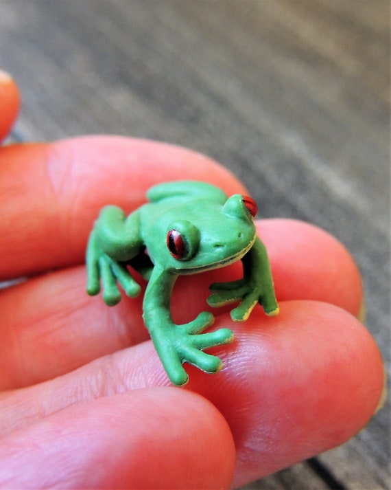 FROG MINIATURE ANIMALS Figure Figurine Micro Mini Green Tree Frogs
