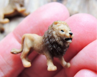 LION MINIATURE ANIMAL Figurines Figure Dollhouse Terrarium Supply