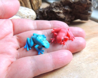 Tiny FROG MINIATURES Red Blue Figures Figurines Dollhouse Fairy Garden Diorama Terrarium Supply Small Mini Animals Miniatures Poison Dart