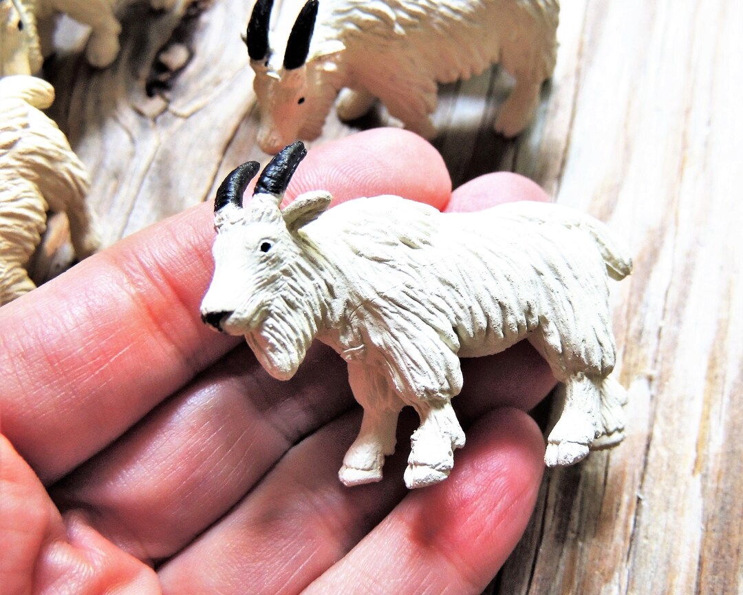 MINIATURES MOUNTAIN GOAT Animal Figures Figurines Dollhouse Diorama