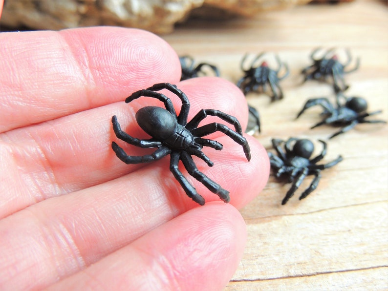 Tiny MINIATURE Black Widow SPIDER Insect Figurine Figures - Etsy