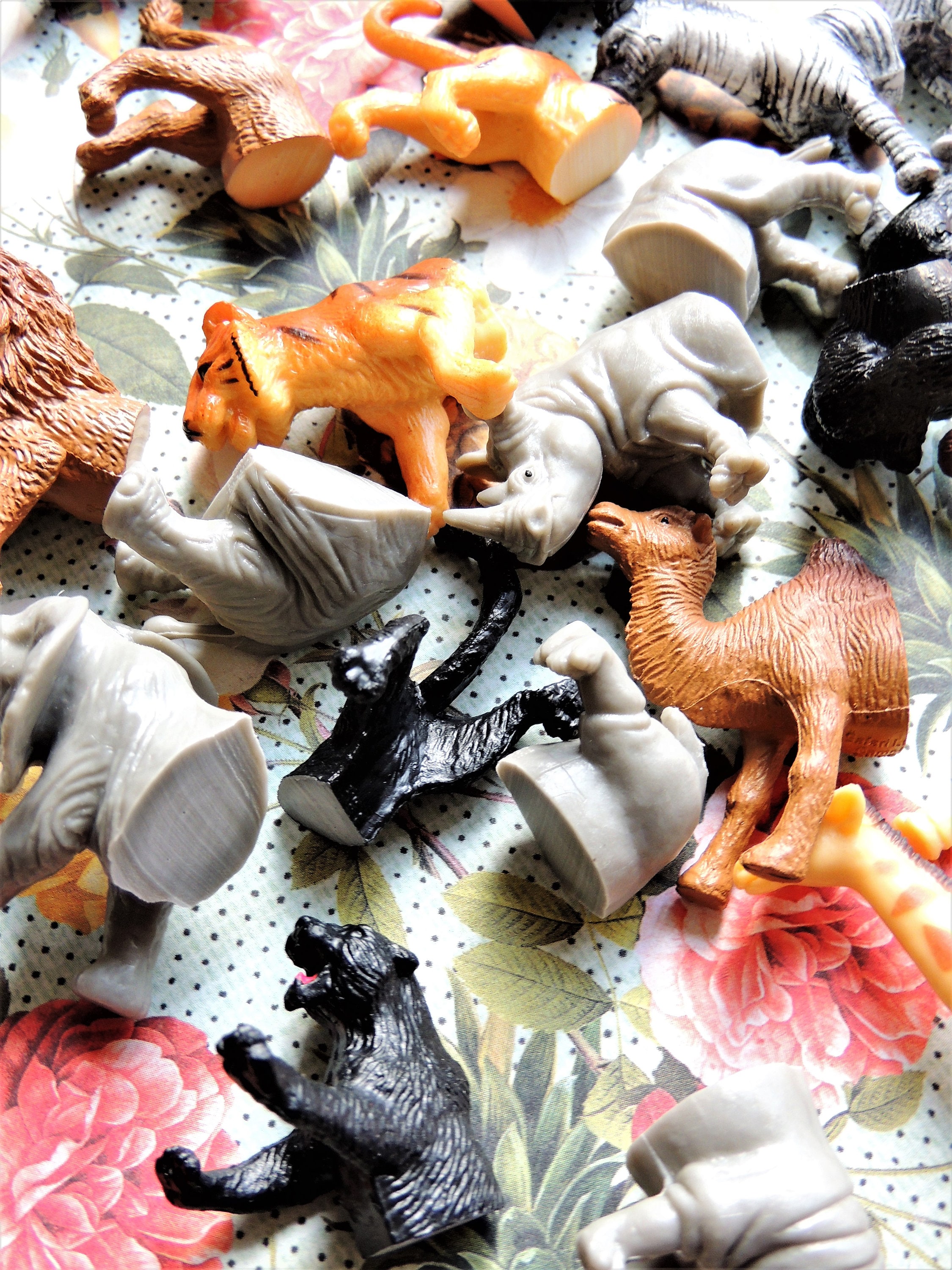 Safari PLASTIC ANIMAL HALVES diy Plastic Animal Crafts Ideas | Etsy