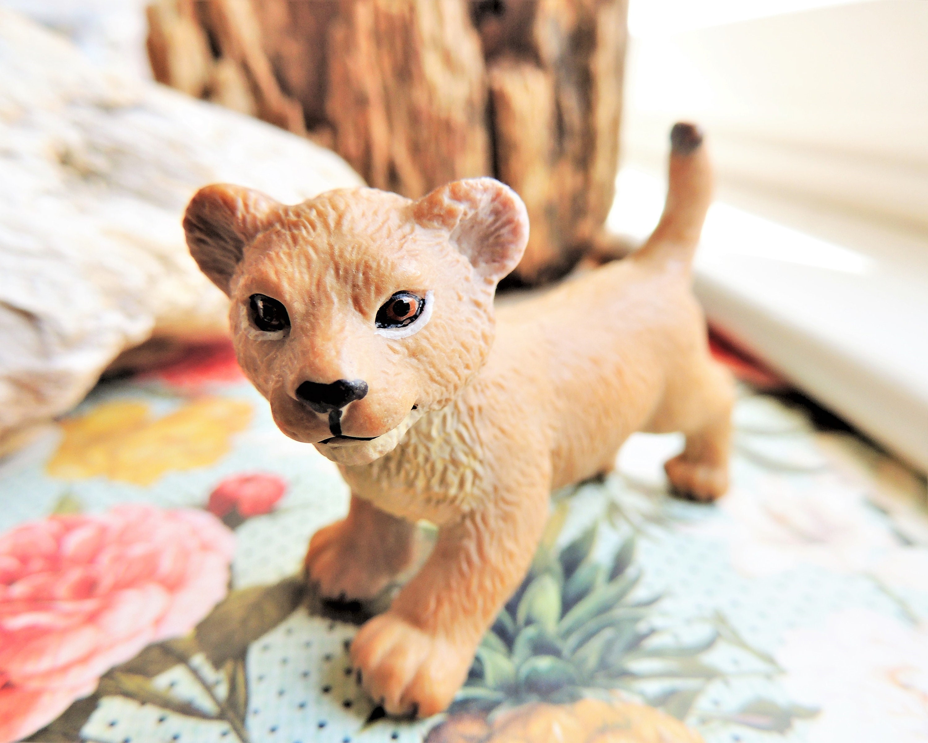 Large MINIATURE Lion Cub Animals Figure Figurine Dollhouse Fairy Garden Diorama Terrarium Supply Plastic Miniatures Zoo Safari Model Toy