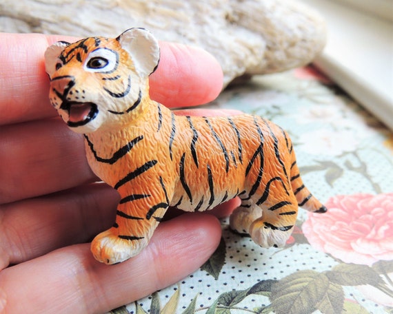 Large MINIATURE Bengal Tiger Cub Animals Figure Figurine Dollhouse Fairy  Garden Diorama Terrarium Supply Miniatures Model Realistic Safari