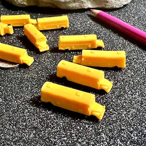 SCHOOL BUS MINIATURES Dollhouse Mini Yellow Bus Vehicle Figure Figurine Diorama Terrarium Supplies Small Tiny Miniatures For Fairy Gardens