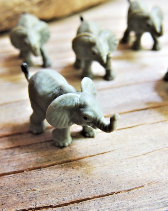Aydinids 40 Pcs Mini Elephant Resin Miniature Elephant Miniature Figurines  Fairy Garden Accessories for Moss Landscape DIY Terrarium Home Decor